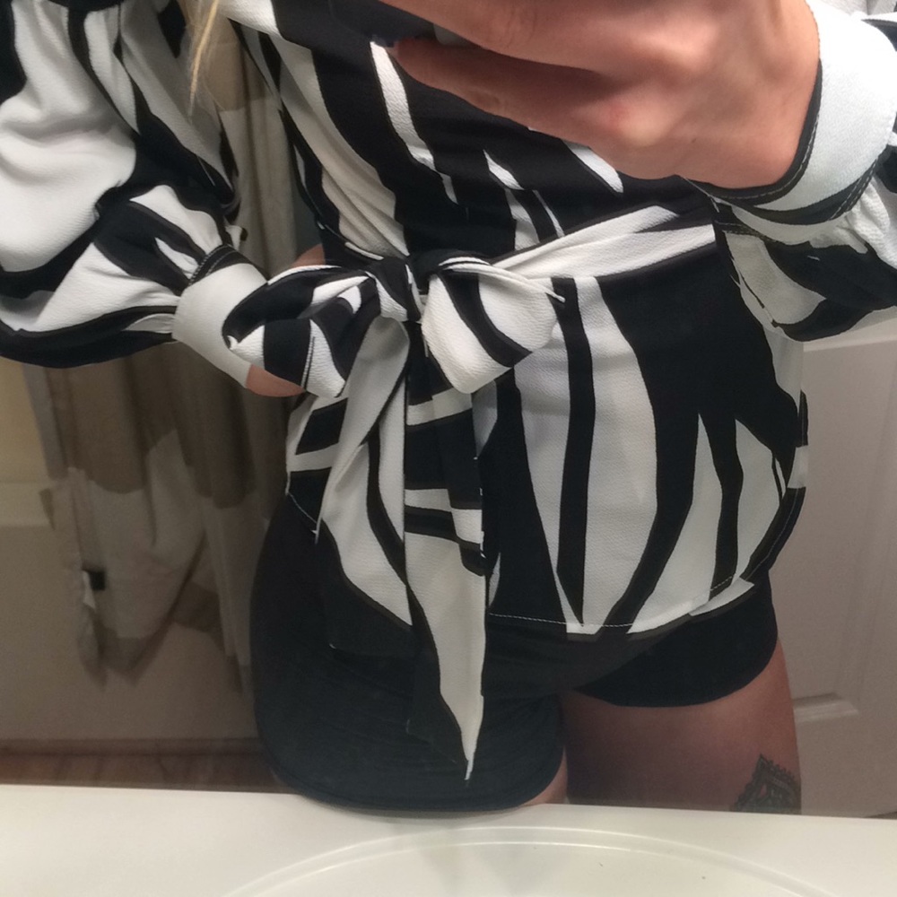 Abstract Wrap Top - Picture 7 of 8